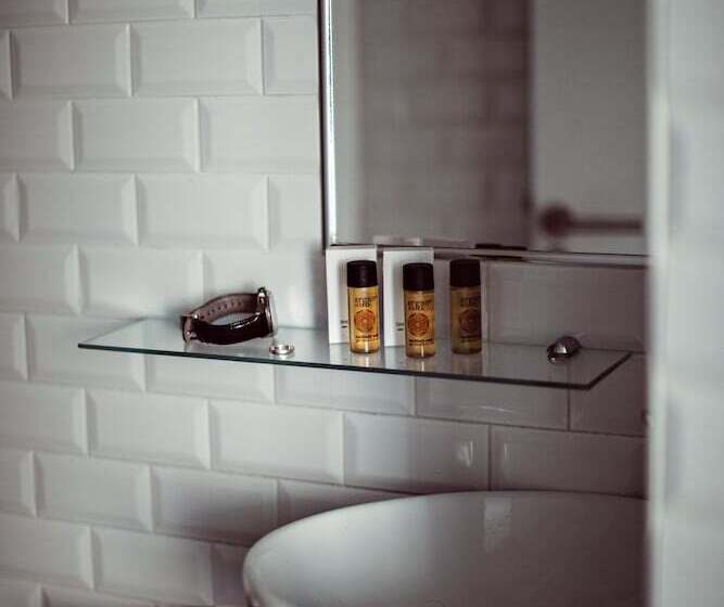 اتاق سوپریور, Monsieur Helder