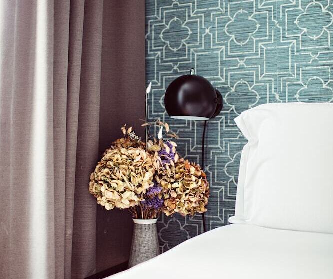 اتاق لوکس, Monsieur Helder