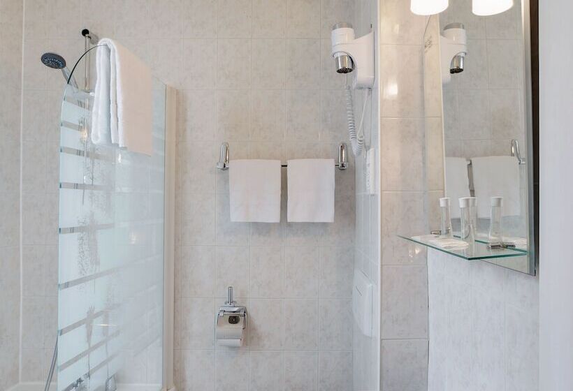 اتاق سوپریور, Monsieur Helder