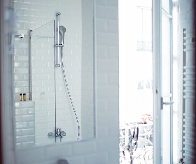 اتاق لوکس, Monsieur Helder