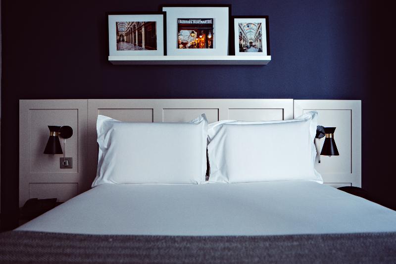 اتاق لوکس, Monsieur Helder