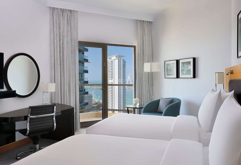 Номер Executive, Mövenpick Hotel Jumeirah Beach