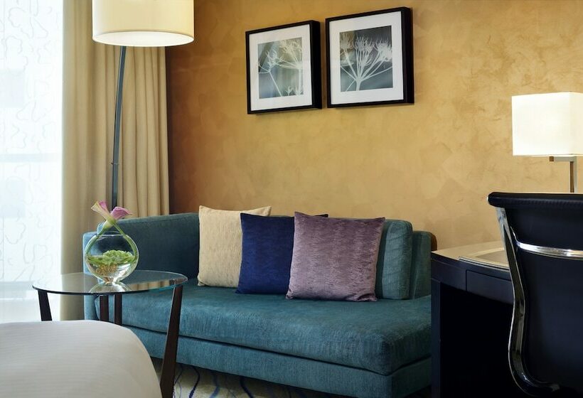 Номер Executive, Mövenpick Hotel Jumeirah Beach