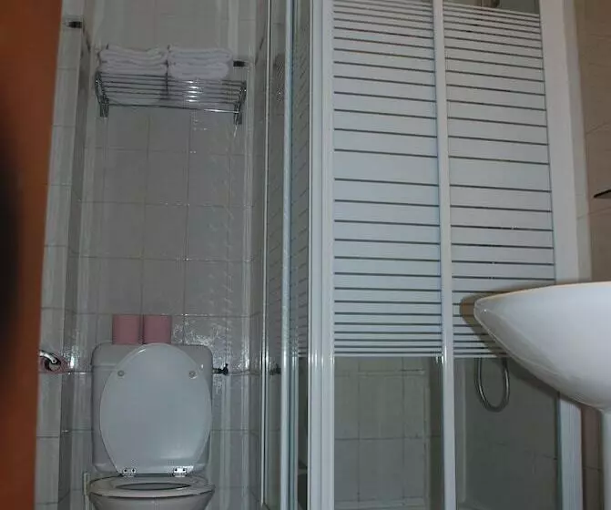 اتاق استاندارد سه نفره, Residence De La Tour Paris Malakoff