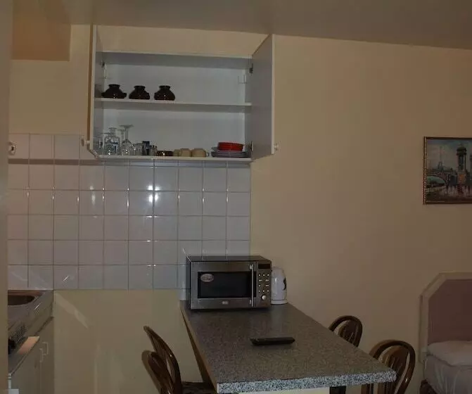 اتاق استاندارد سه نفره, Residence De La Tour Paris Malakoff