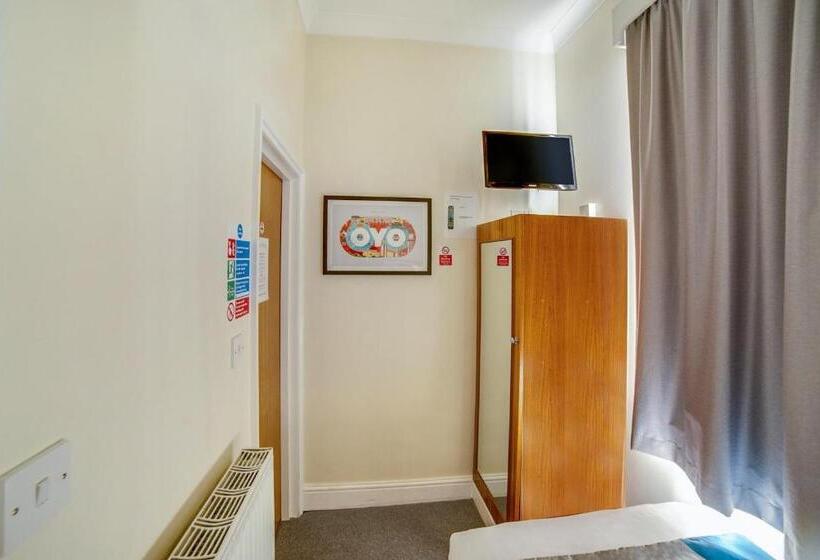 标准单人间, St George S