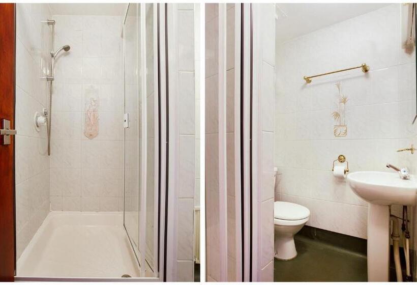 标准三人间, St George S