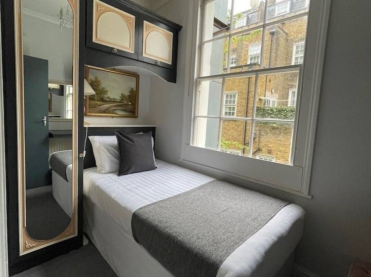 标准单人间, St George S