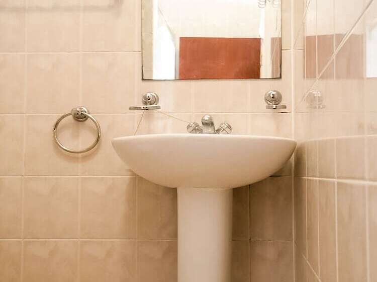 四人标准间, St George S