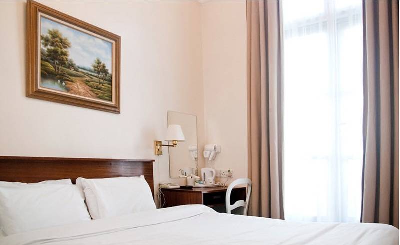 标准间, St George S