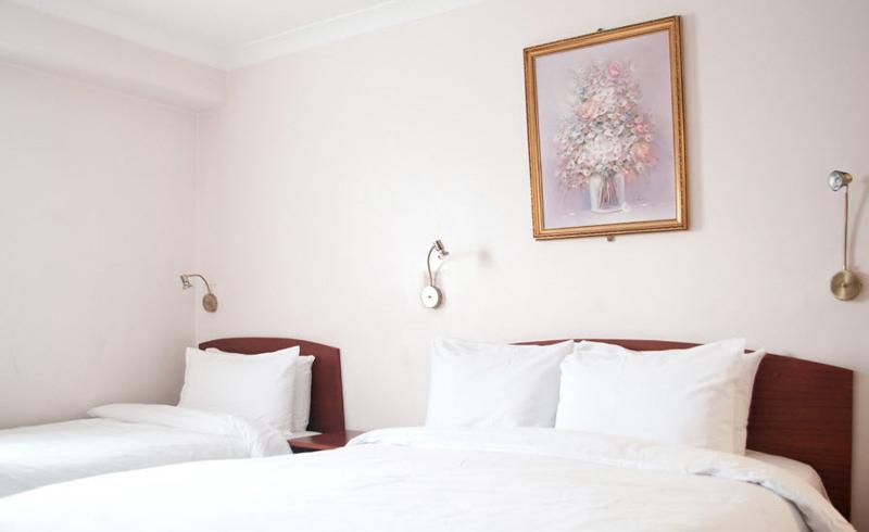 标准三人间, St George S