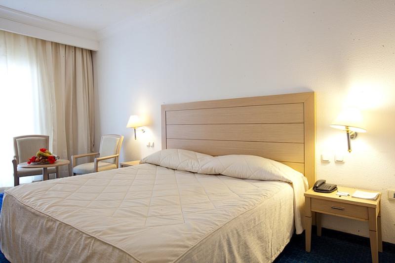 标准间, St George S