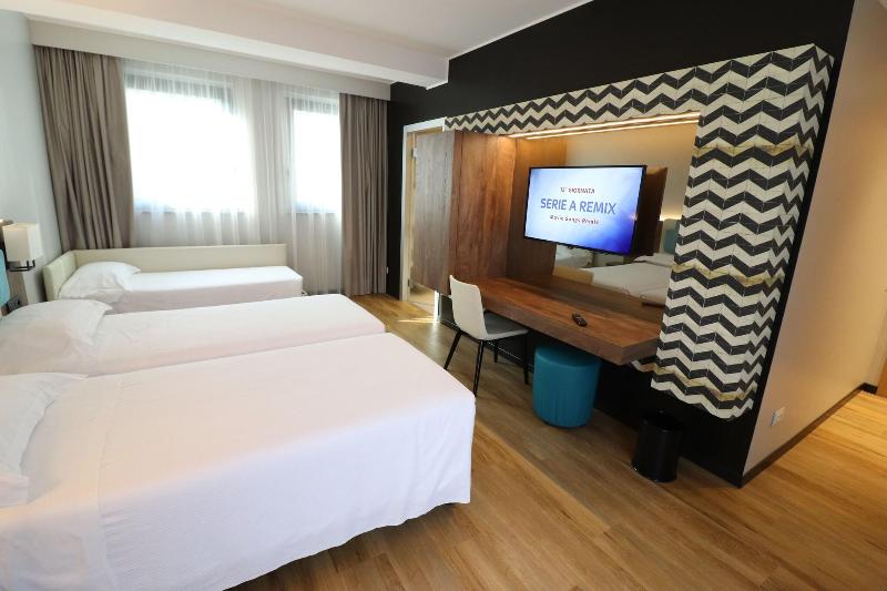 스탠다드 트리플 룸, The Judd