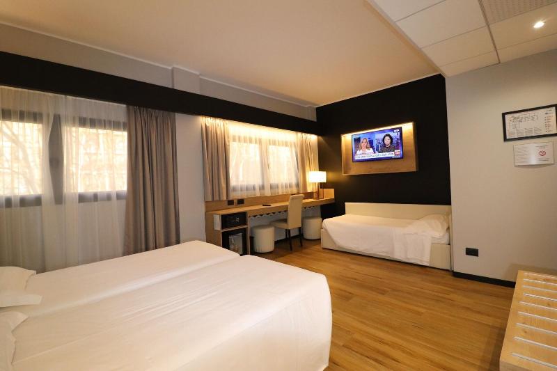 스탠다드 트리플 룸, The Judd