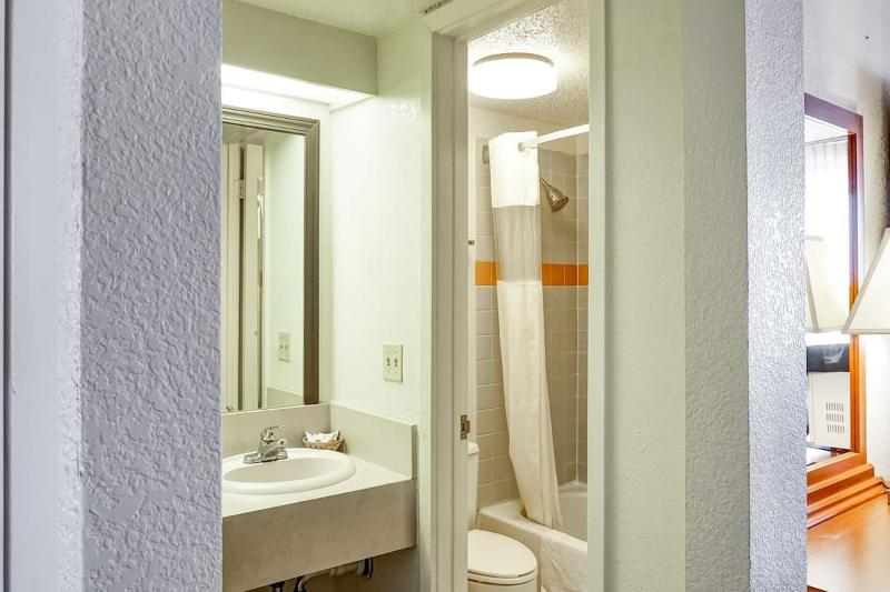 스탠다드 싱글 룸, The Judd