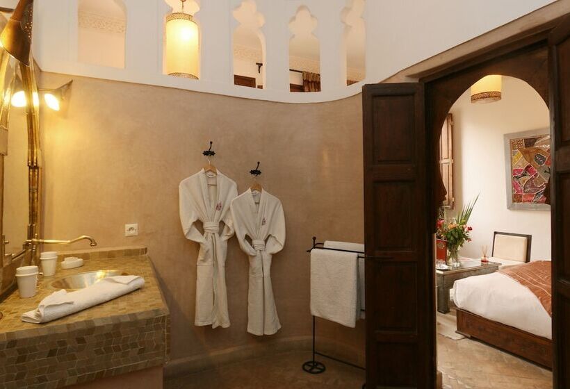 سوییت جونیور, Riad Pachavana