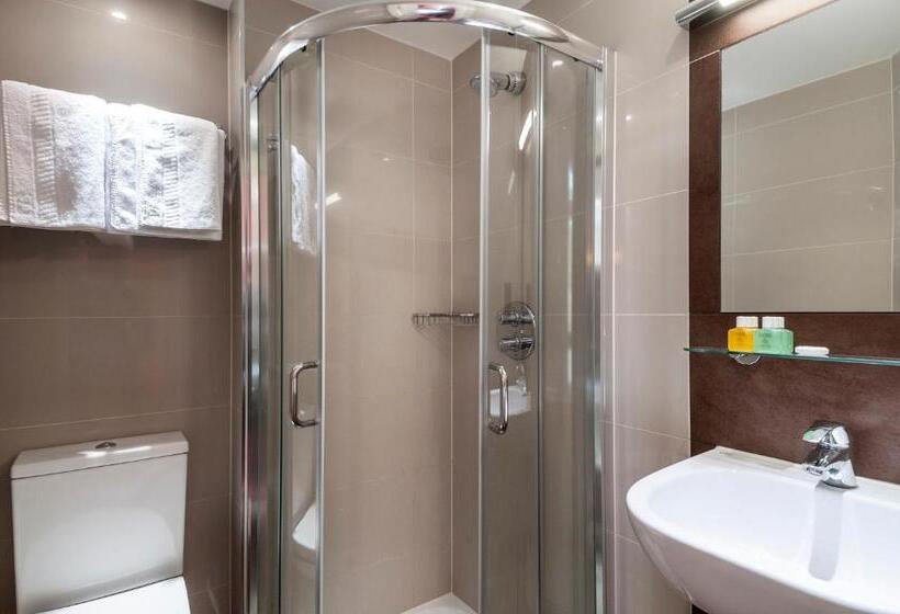 스탠다드 룸, The Judd