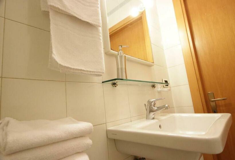 اتاق استاندارد چهار تخته, Tourist House B&b