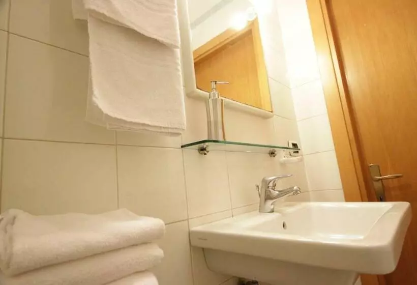اتاق استاندارد چهار تخته, Tourist House B&b