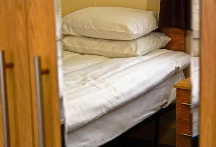 اتاق استاندارد یک نفره, Central Hotel Golders Green