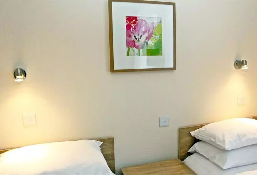 اتاق استاندارد سه نفره, Central Hotel Golders Green