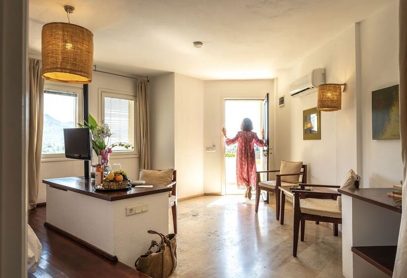 Standard Room, 4reasons Hotel + Bistro | 12+