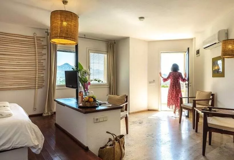 Standard Room, 4reasons Hotel + Bistro | 12+