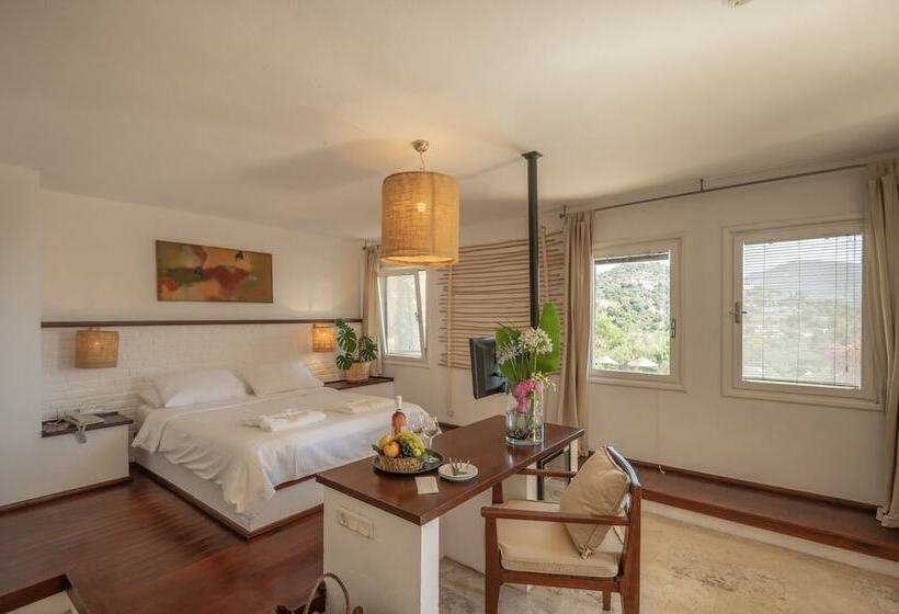 Standard Room, 4reasons Hotel + Bistro | 12+