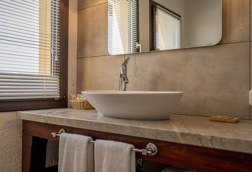 Standard Room, 4reasons Hotel + Bistro | 12+