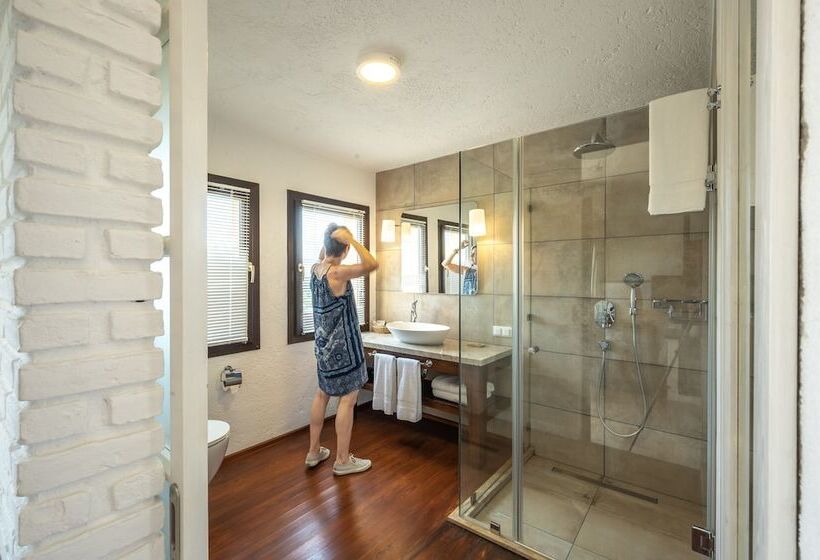 Standard Room, 4reasons Hotel + Bistro | 12+