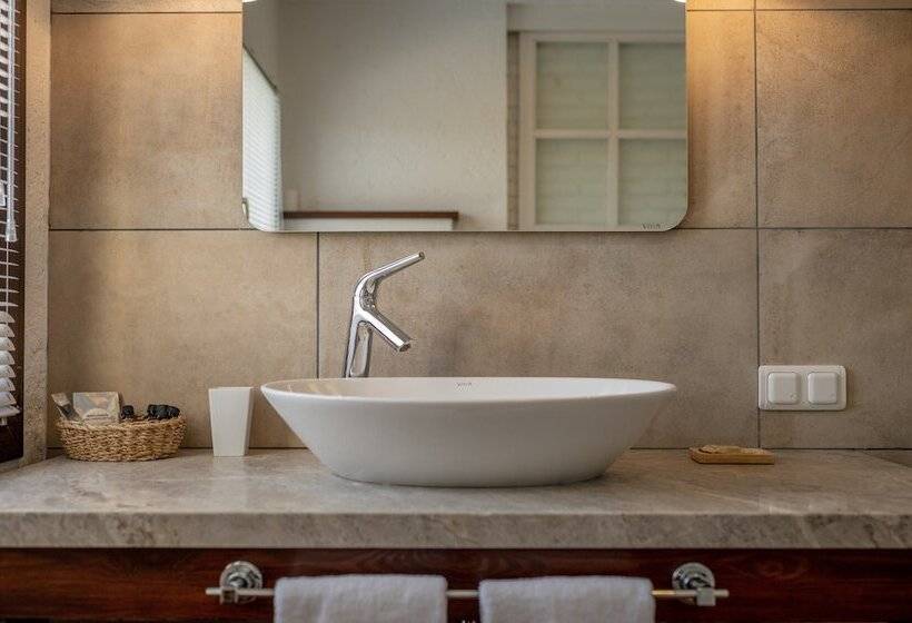 Standard Room, 4reasons Hotel + Bistro | 12+