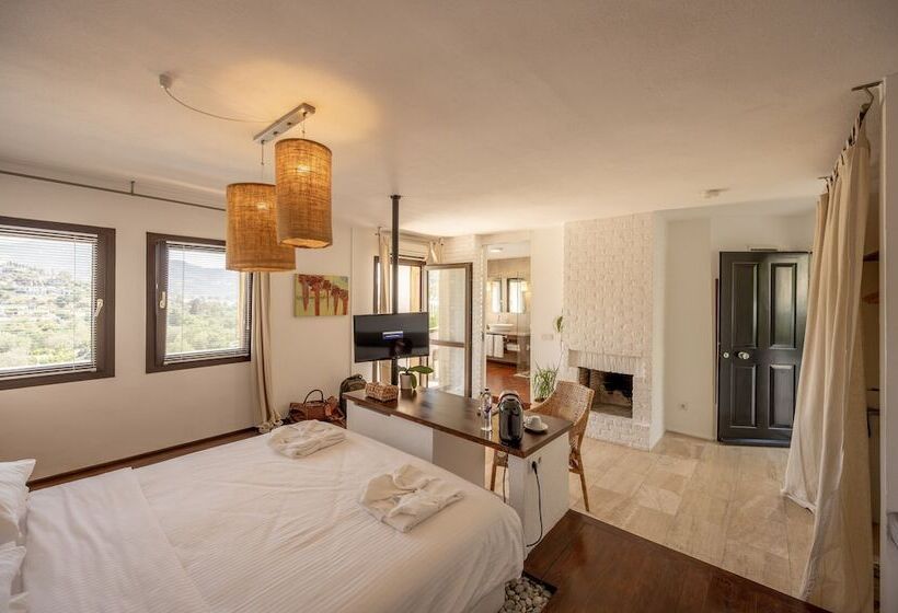 Standard Room, 4reasons Hotel + Bistro | 12+