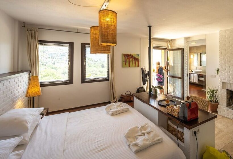 Standard Room, 4reasons Hotel + Bistro | 12+