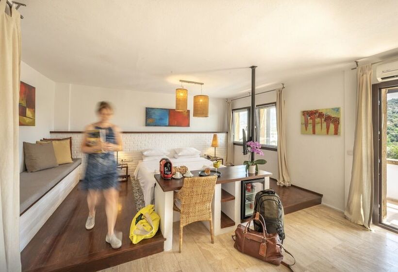 Standard Room, 4reasons Hotel + Bistro | 12+