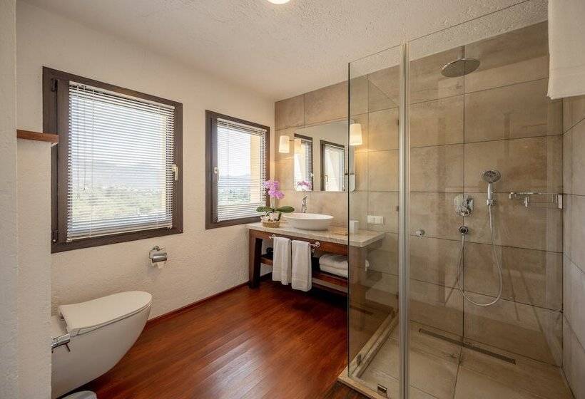 Standard Room, 4reasons Hotel + Bistro | 12+