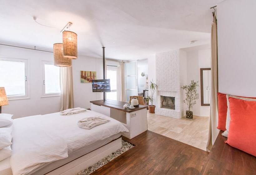 Standard Room, 4reasons Hotel + Bistro | 12+
