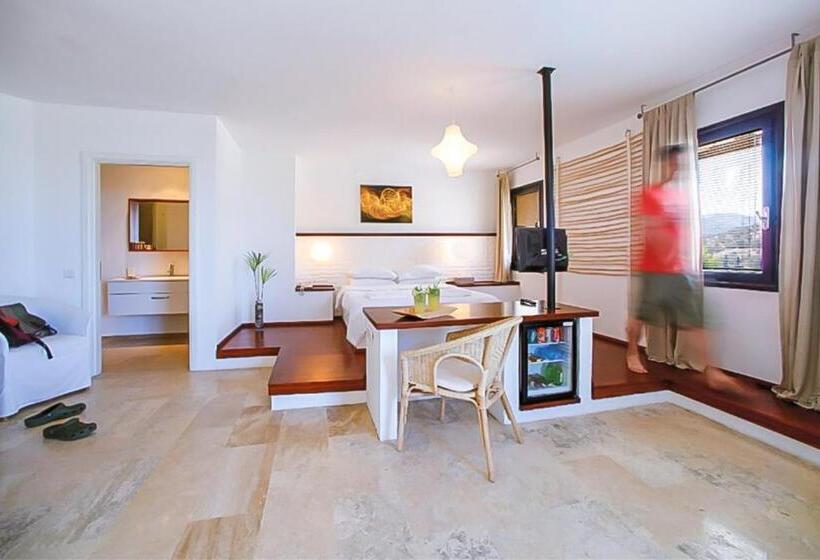 Standard Room, 4reasons Hotel + Bistro | 12+