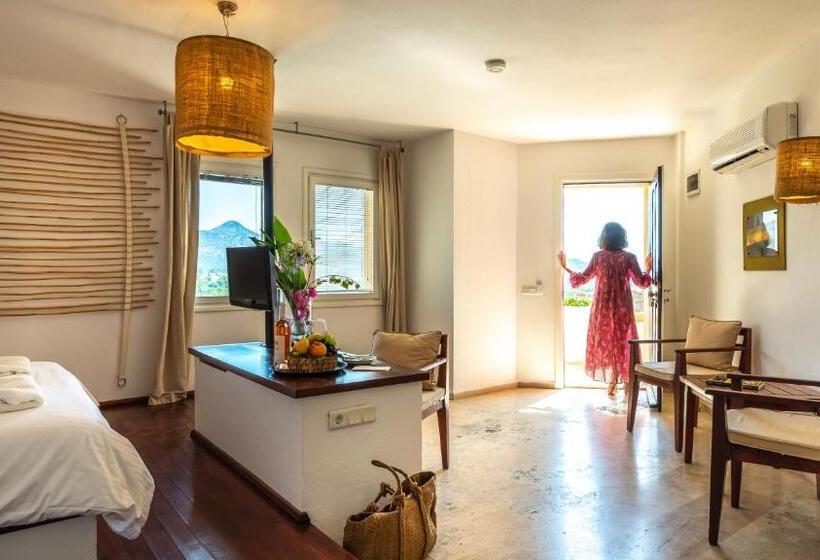 Standard Room, 4reasons Hotel + Bistro | 12+