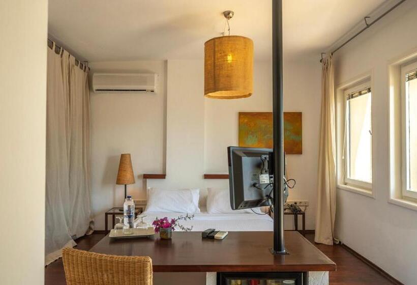 Basic Room, 4reasons Hotel + Bistro | 12+