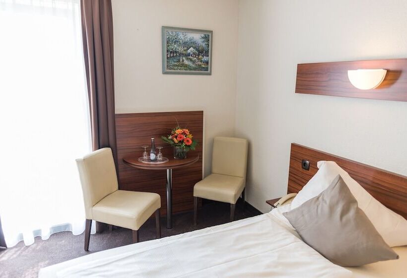 스탠다드 싱글 룸, Am Wall