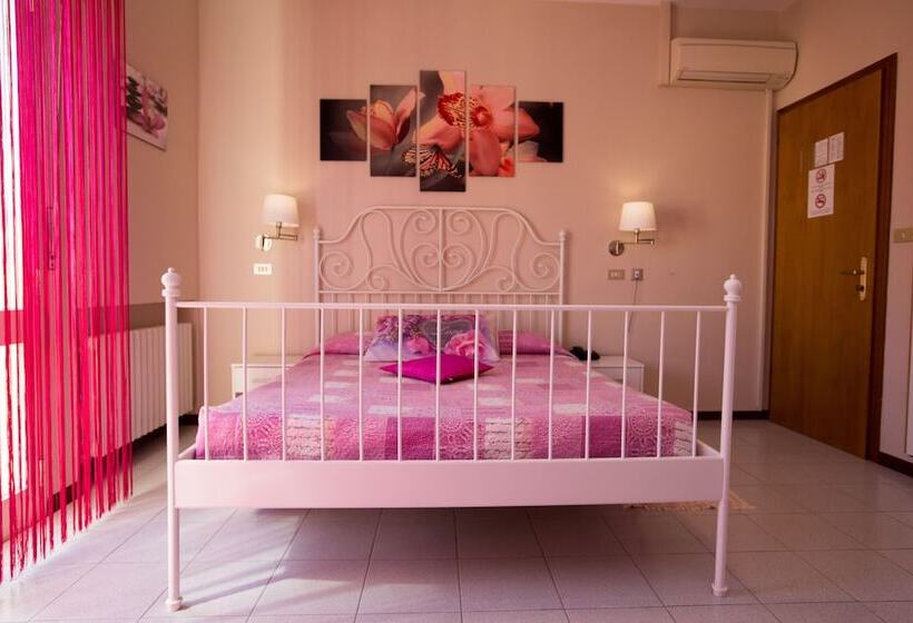 Habitació Triple Estàndard, Arcoveggio