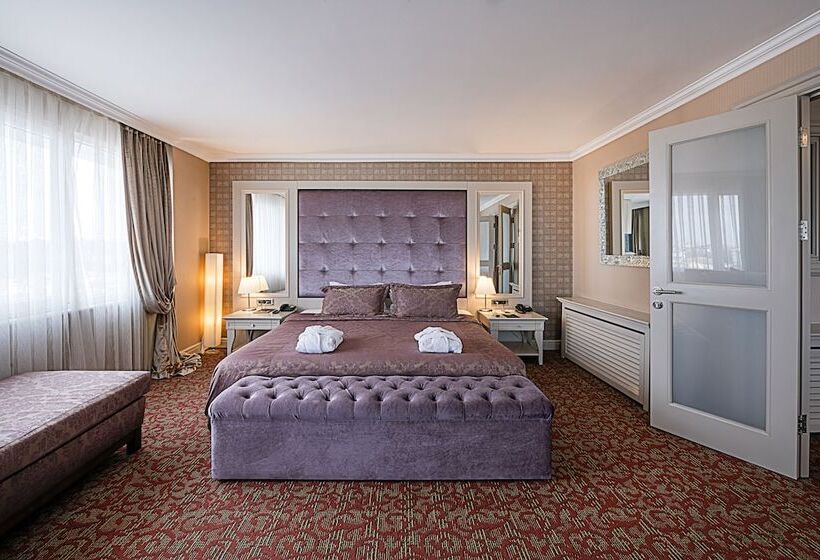 سوییت, Dream Hill Business Deluxe Hotel Asia