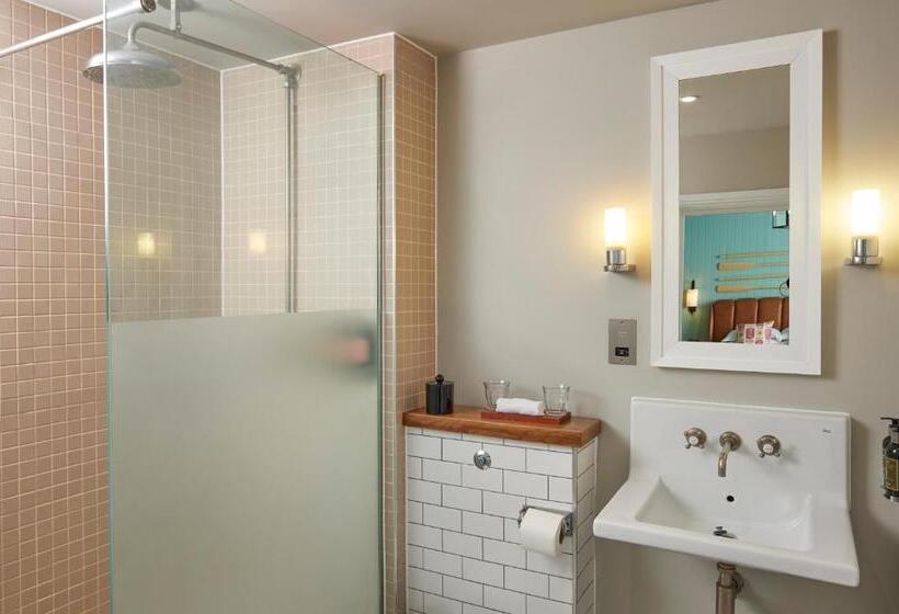 Полулюкс, Du Vin & Bistro Brighton