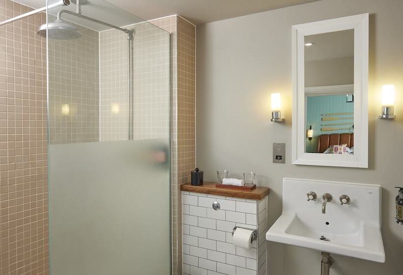 Полулюкс, Du Vin & Bistro Brighton