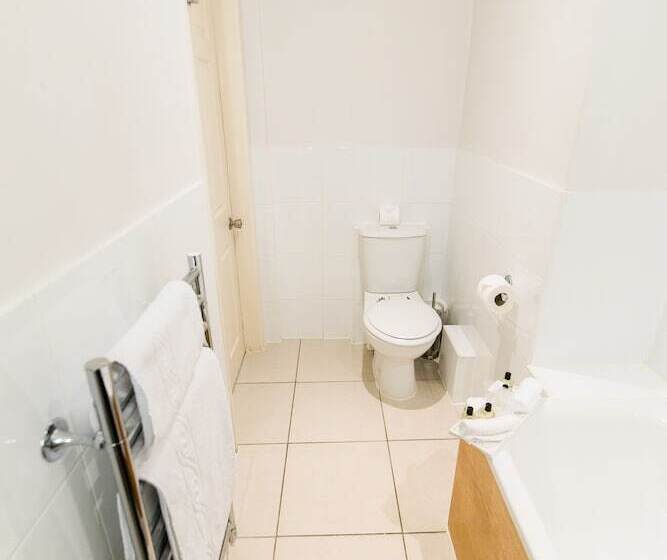 标准单人间, Highfield Park