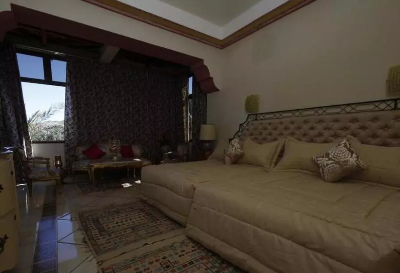 اتاق استاندارد سه نفره, Hôtel Le Tinsouline