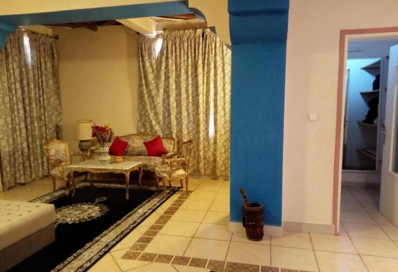 سوئیت رویال, Hôtel Le Tinsouline