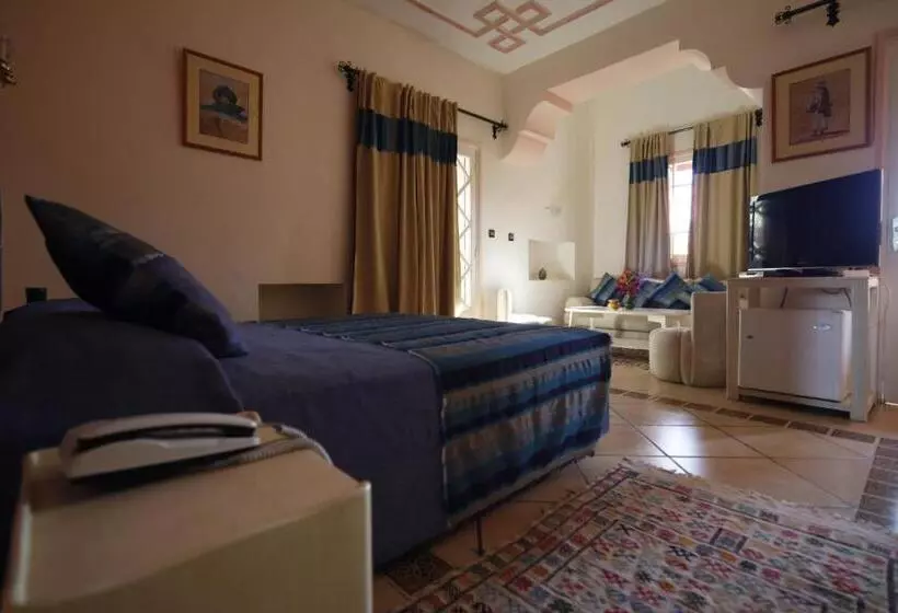 سوئیت جونیور با چشم‌انداز باغ, Hôtel Le Tinsouline