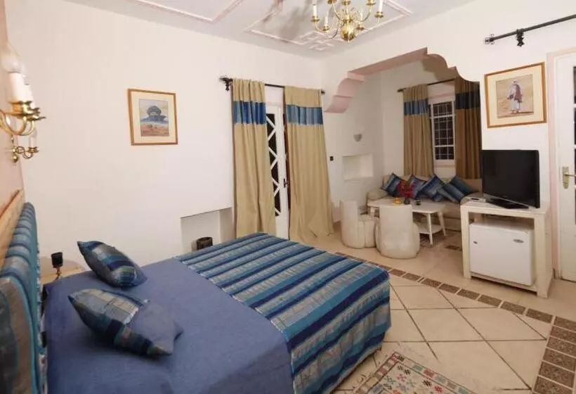 سوئیت جونیور با چشم‌انداز باغ, Hôtel Le Tinsouline