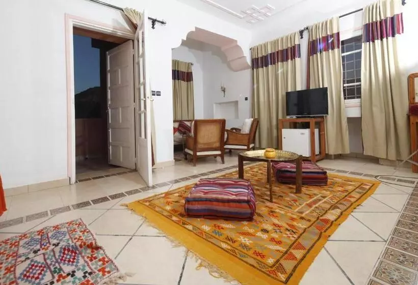 سوئیت جونیور با چشم‌انداز باغ, Hôtel Le Tinsouline